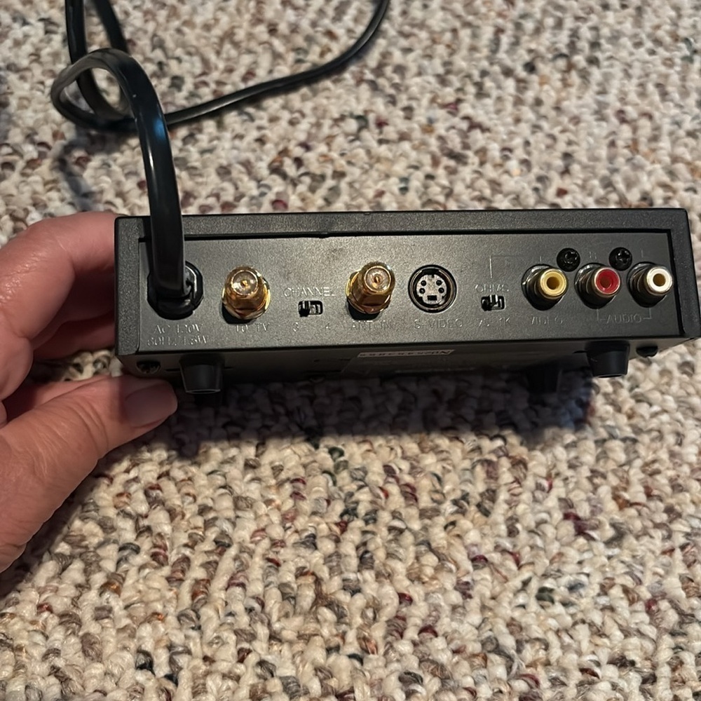 RadioShack Video Component Adapter RF Modulator - Picture 3 of 6